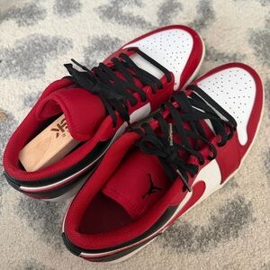 Nike Men's Red and White Sneakers